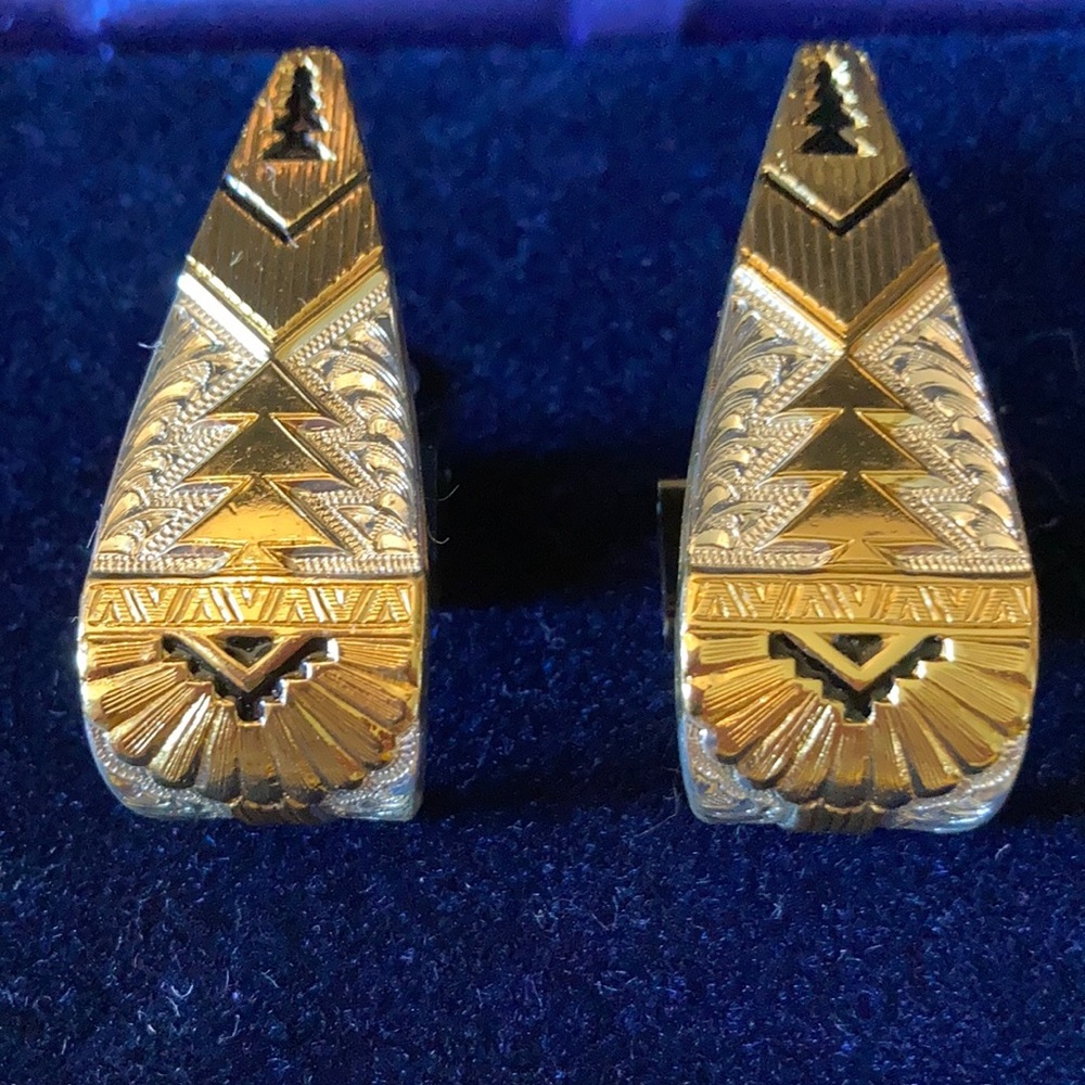 Stunning, 2 inch earrings.